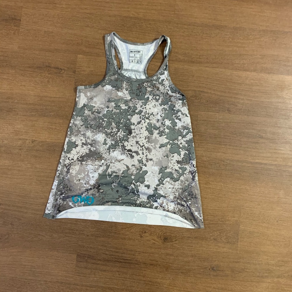 Lightweight athletic top